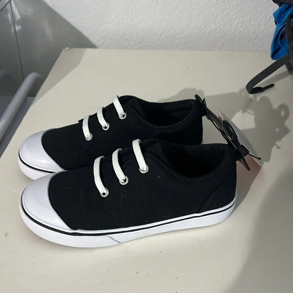 New Wonder Nation Girl’s Book’s Black and White Sneakers Size 12 NWT